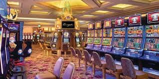 good111 bet প্ল্যাটফর্মে বিভিন্ন ধরনের স্লট মেশিনের স্ক্রিনশট এবং স্পিন বাটন দেখানো হচ্ছে